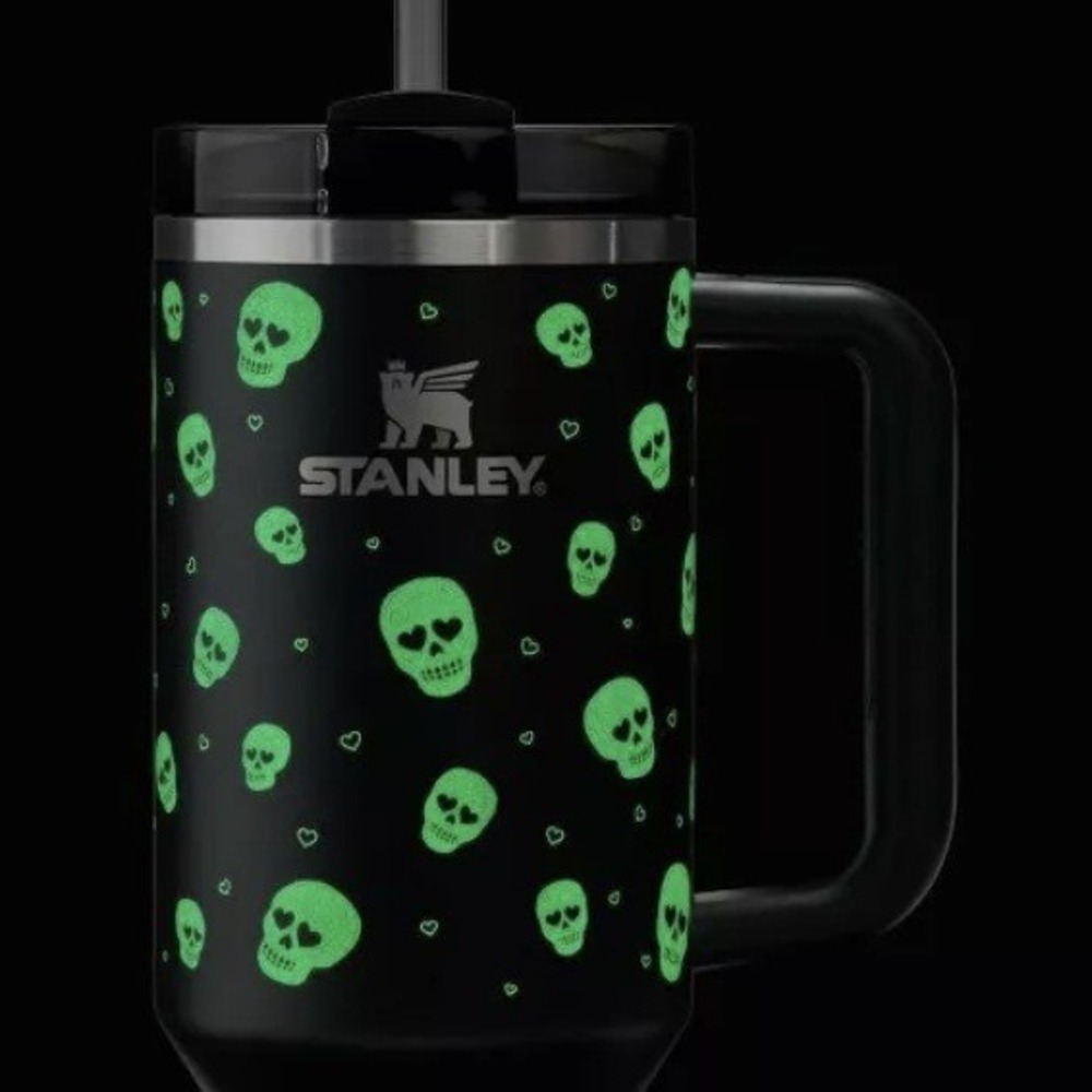 Stanley 2026 Halloween Tumbler 40oz Black Sweetheart Skull Glows in Dark Target